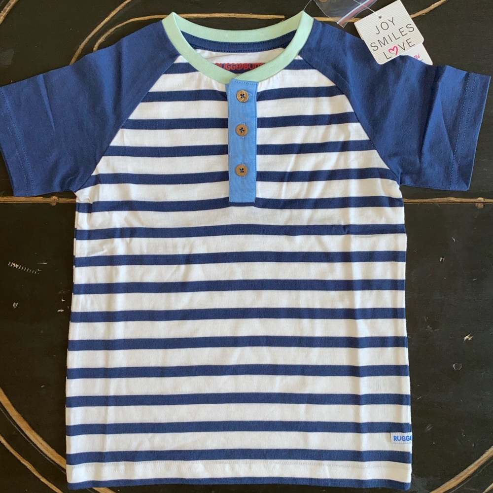 Adorable button T - Size 5 NWT.